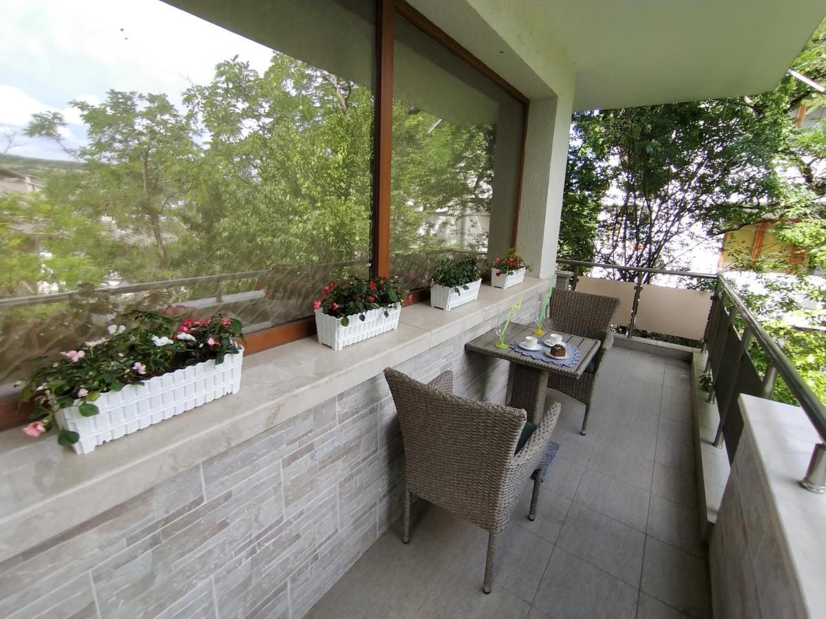 Апартамент Лукс Царевец-Център Veliko Tŭrnovo Exterior foto